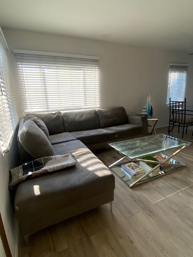 living room area - 549 Brooks Ave