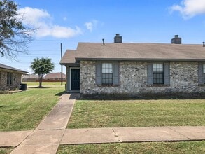 Building Photo - 1112 Valley View Dr