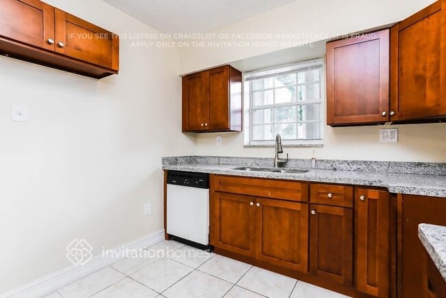 Foto del edificio - 330 NW 196th St