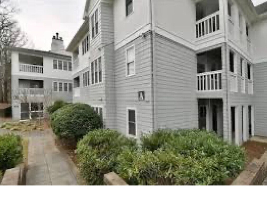 Foto principal - 201 Oakwood Ct