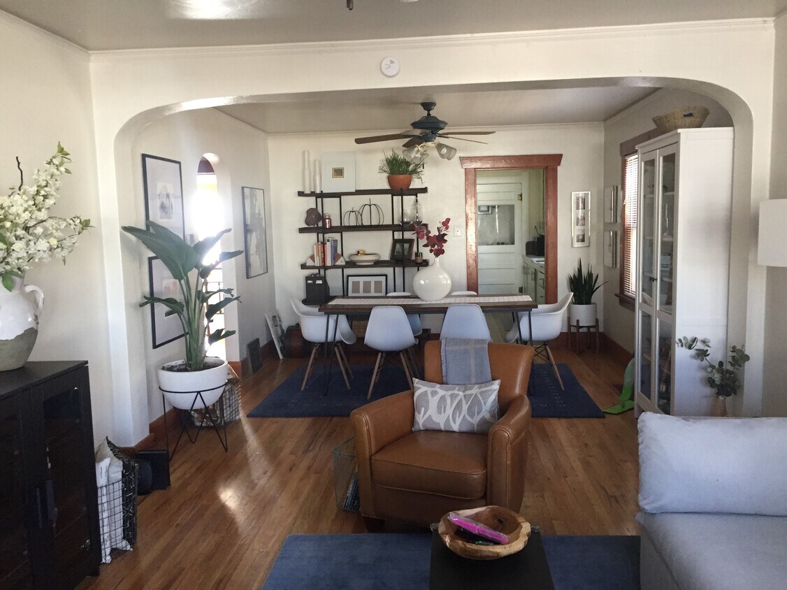 Foto principal - 113 E 26th St