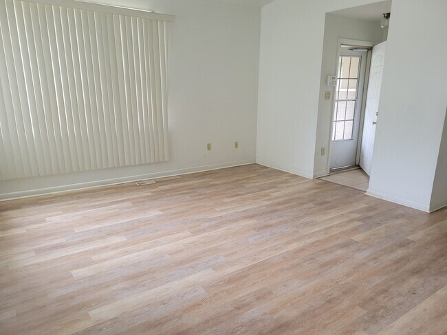 Building Photo - 446 Parnell Ave