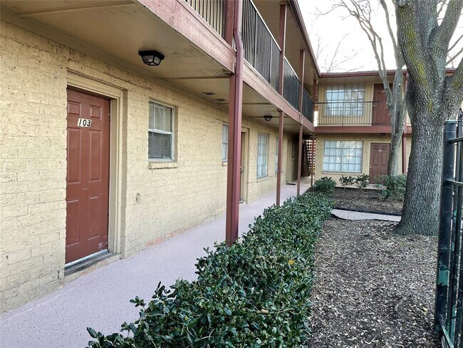 Building Photo - 4710 Airport Blvd