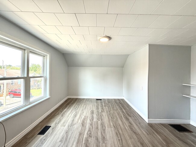 Building Photo - 26 Albina St