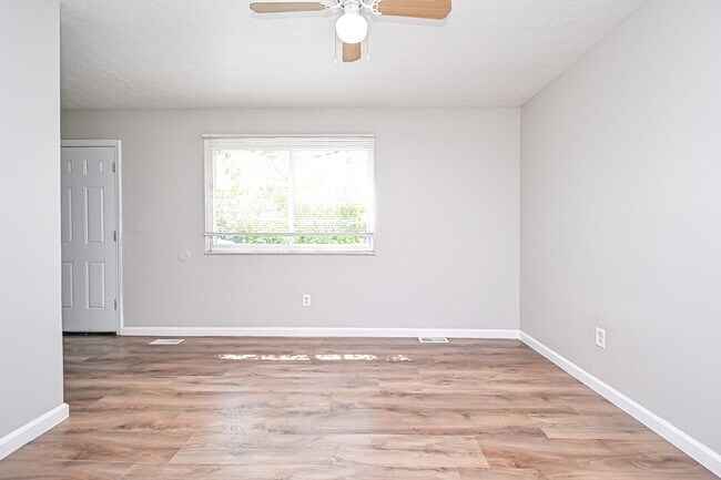 Building Photo - 10933 Birchridge Dr