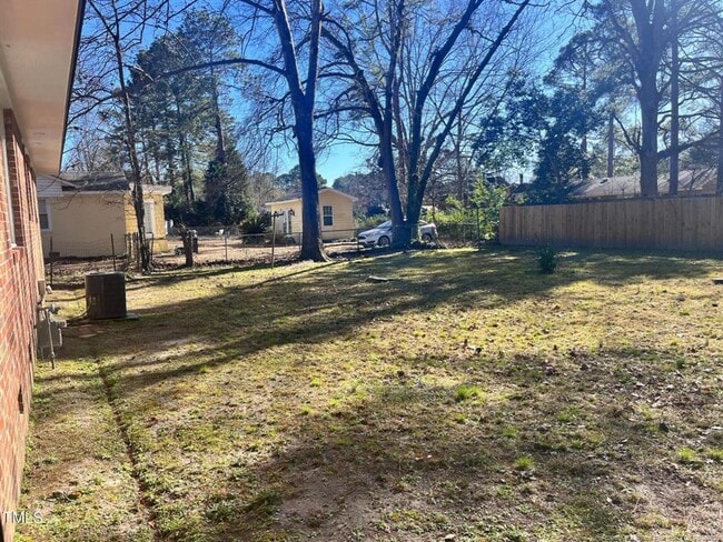 Building Photo - 3 Bedroom 2 Bath for Rent - Call/Text 910-...