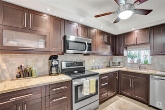 Building Photo - 9410 N Hollybrook Lake Dr