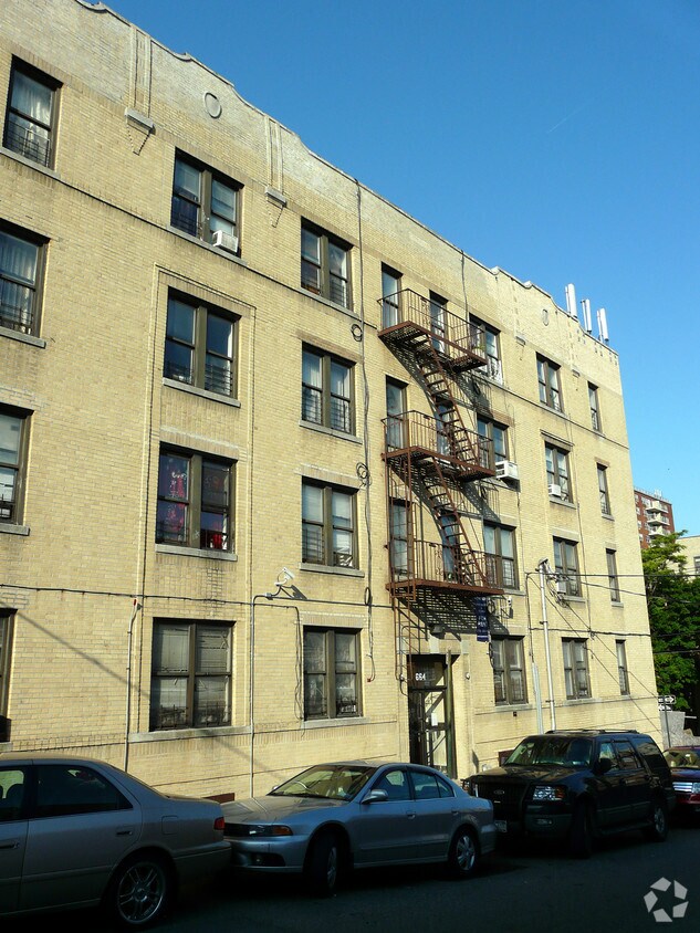 Building Photo - 664 E 213th St