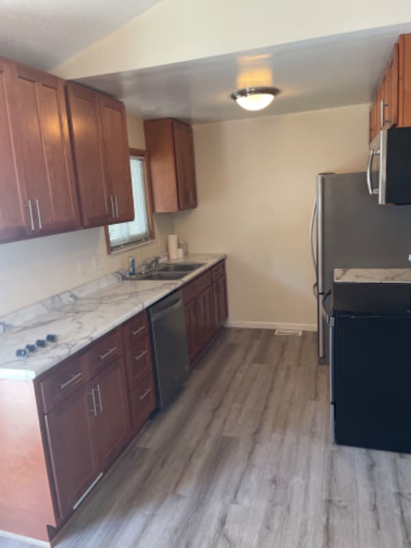 Photo - 17124 Cambridge Blvd House