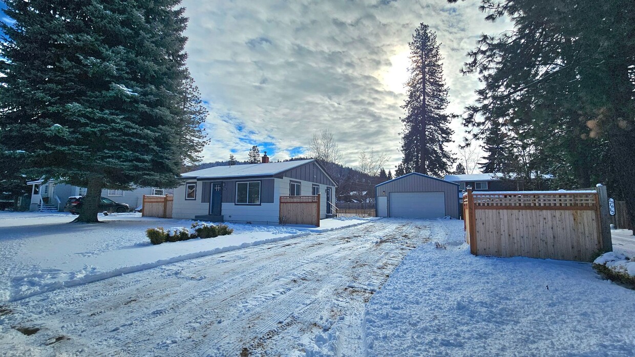 Foto principal - Fully Furnished 3 Bedroom Home in Coeur d'...