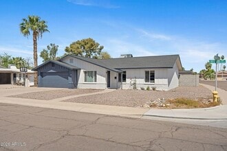 Building Photo - 1664 E Del Rio Dr