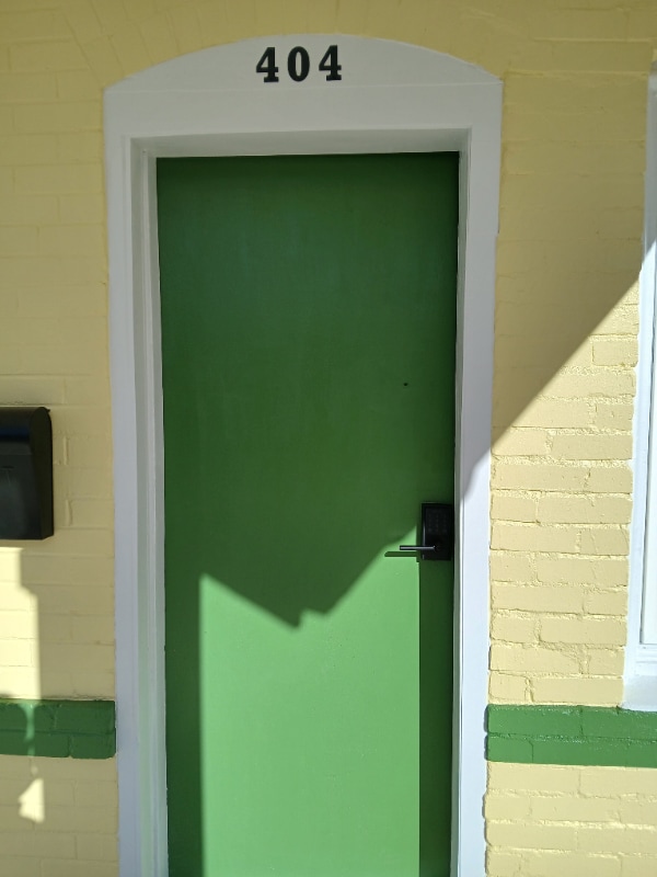 Building Photo - 402 S Chestnut St