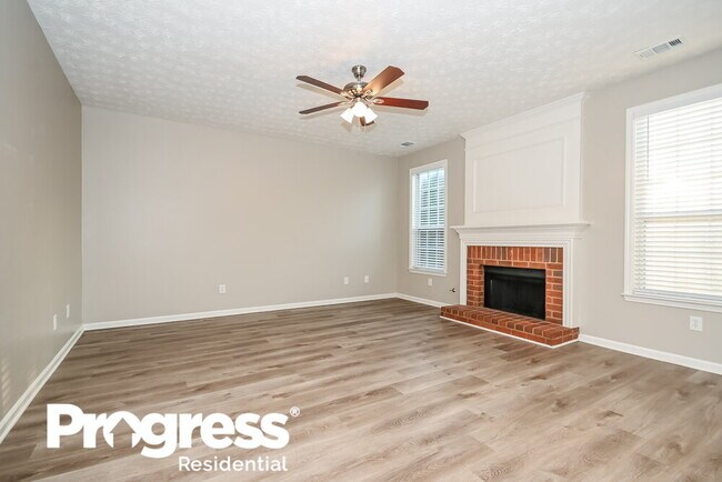 Building Photo - 2115 Grand Jct