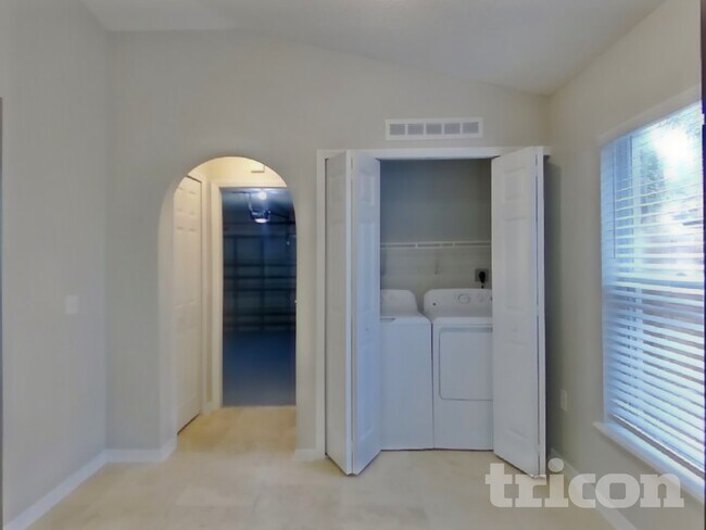 Building Photo - 7396 Prosperity Park Rd N