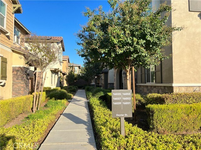 Foto del edificio - 16055 Dexter St
