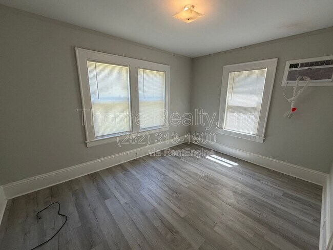 Foto del edificio - 821 Marigold St