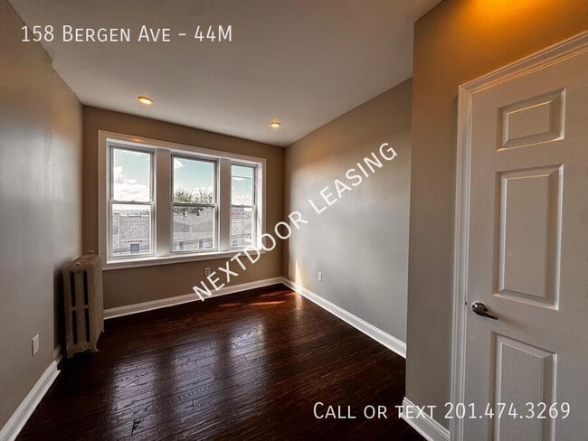 Foto del edificio - 158 Bergen Ave