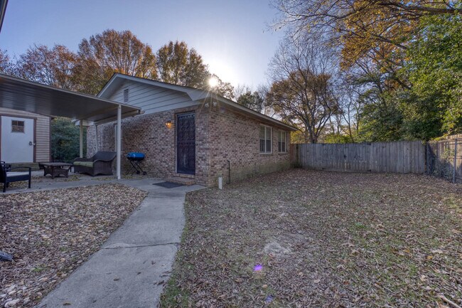 Foto del edificio - 4629 Rosemont Dr