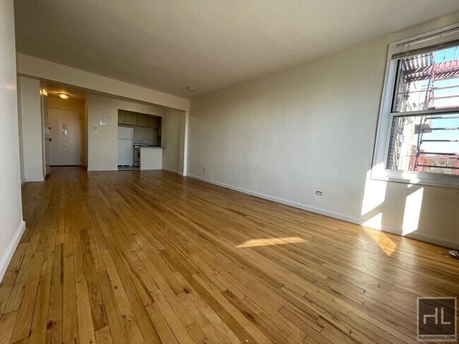 Foto del edificio - Spacious 2 Bedroom 2 Bath In Glen Oaks! $3...