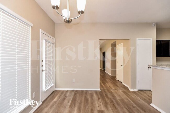 Building Photo - 1519 Cedarcrest Cir