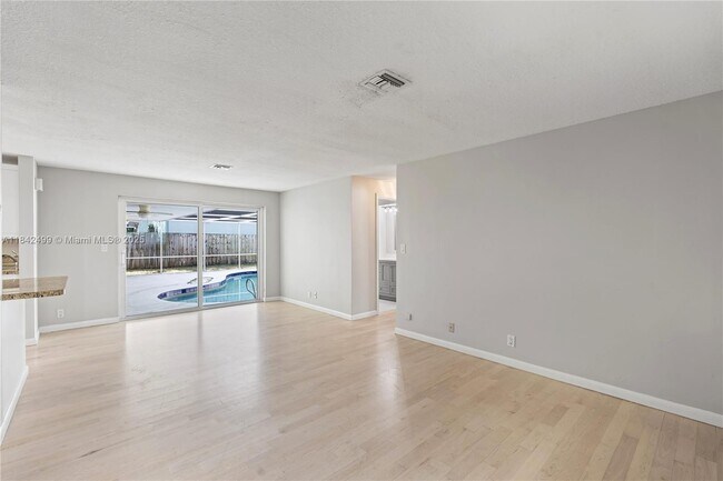 Foto del edificio - 565 NE Olive Way