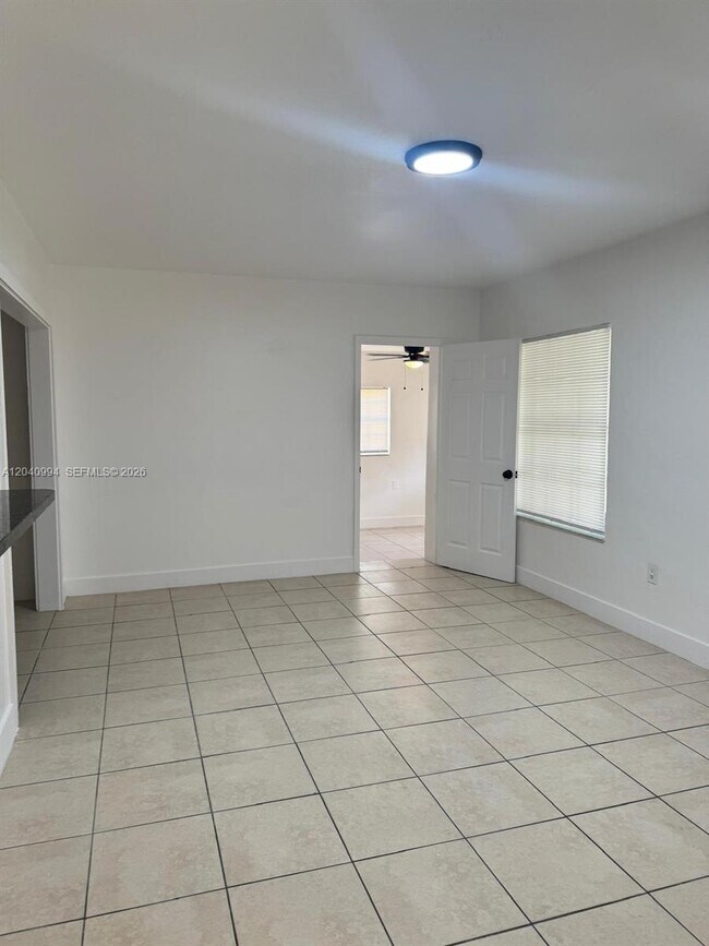 Foto del edificio - 820 NE 141st St