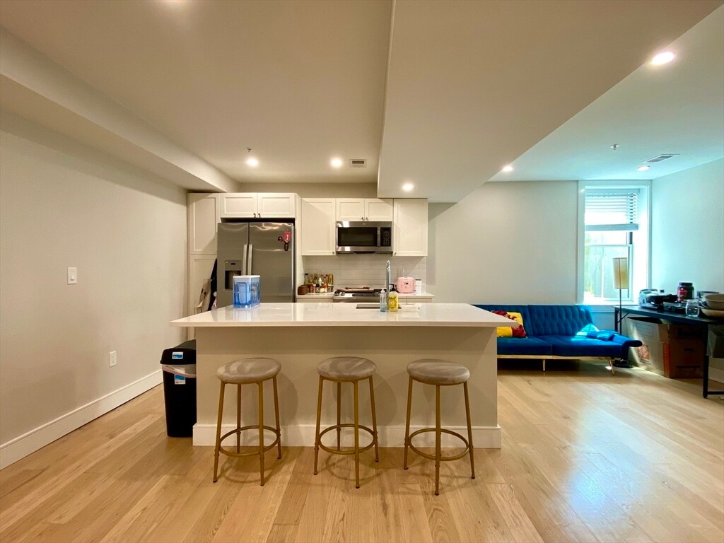 Foto principal - 13 Greylock Rd