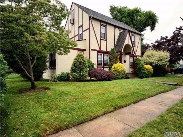 Primary Photo - 84 Demott Ave