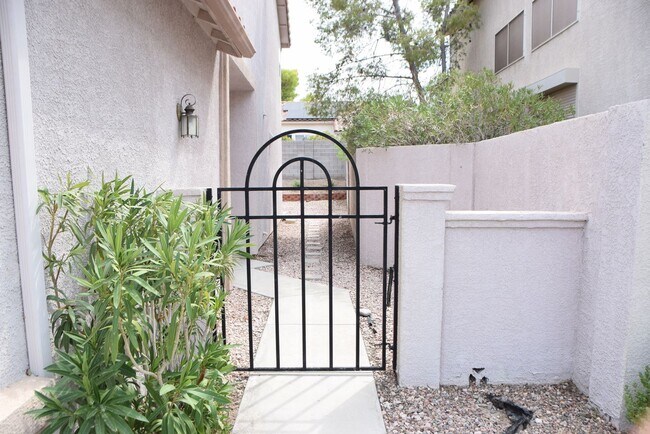 Building Photo - 7729 Paseo Vista Dr