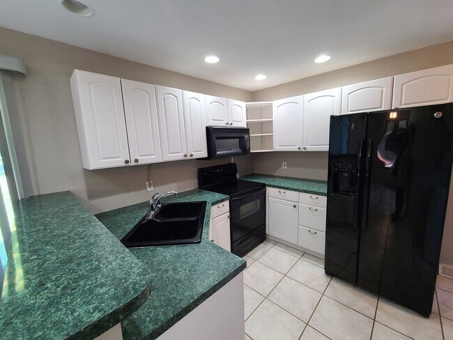 Building Photo - Two Bedroom One Bath House in Benton Harbor