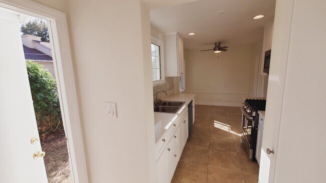 Kitchen entrance - 6550 Aldea Ave