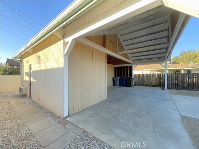 Foto principal - 1334 E Brockton Ave