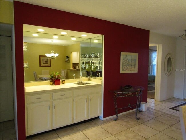 Foto del edificio - 255 Mission Trail S