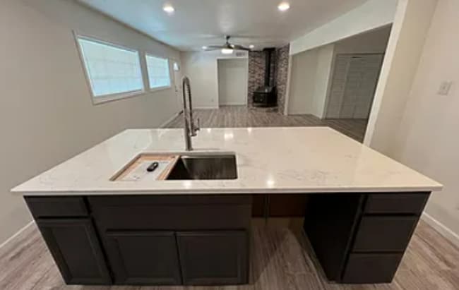 Building Photo - $0 First Month's Rent / $0 Deposit at Move-in