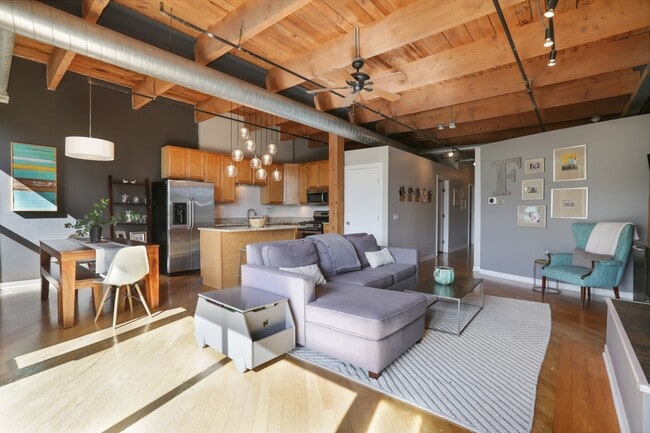 Building Photo - 3900 N Claremont Ave