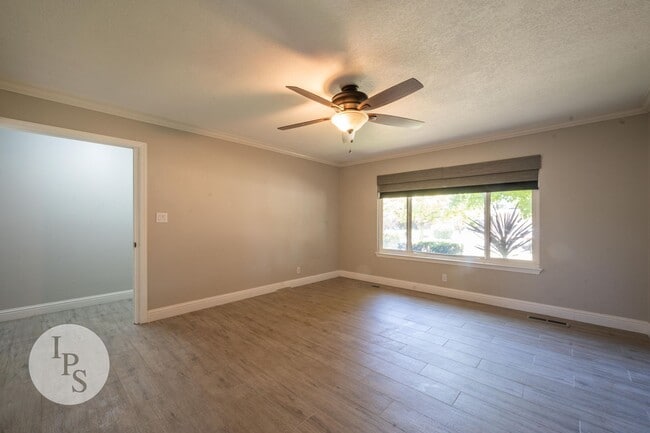 Building Photo - Fresno Eastside Home, 3BR/2BA, Near CSUF –...