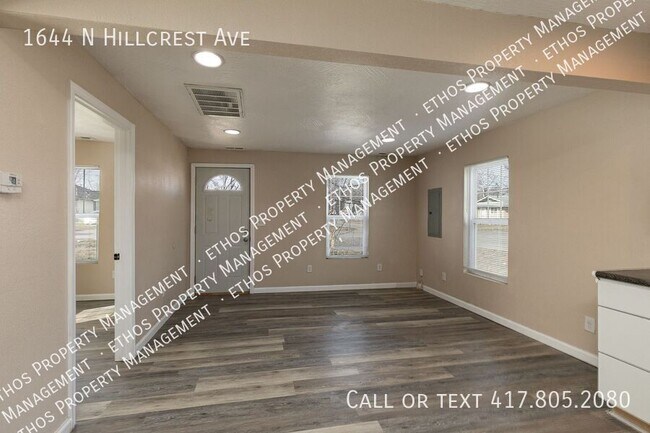 Foto del edificio - 1644 N Hillcrest Ave