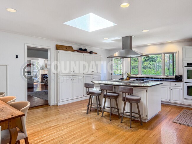 Foto del edificio - Modern Mill Valley Retreat - A/C - EV - FO...