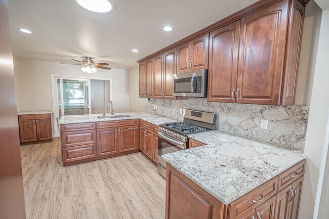 Foto del edificio - COMING SOON! 55+ Friendly Valley Community...