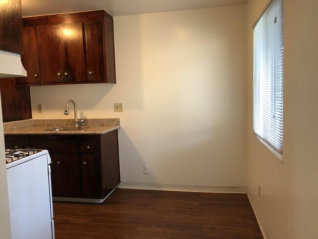 Building Photo - 3621 Dimond Ave