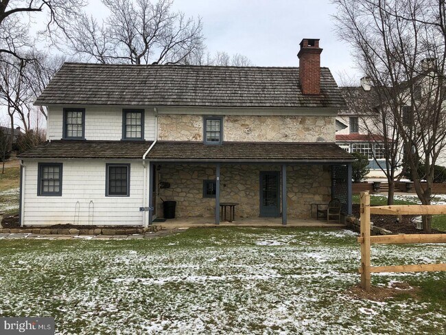 Building Photo - 299 Adams Dr