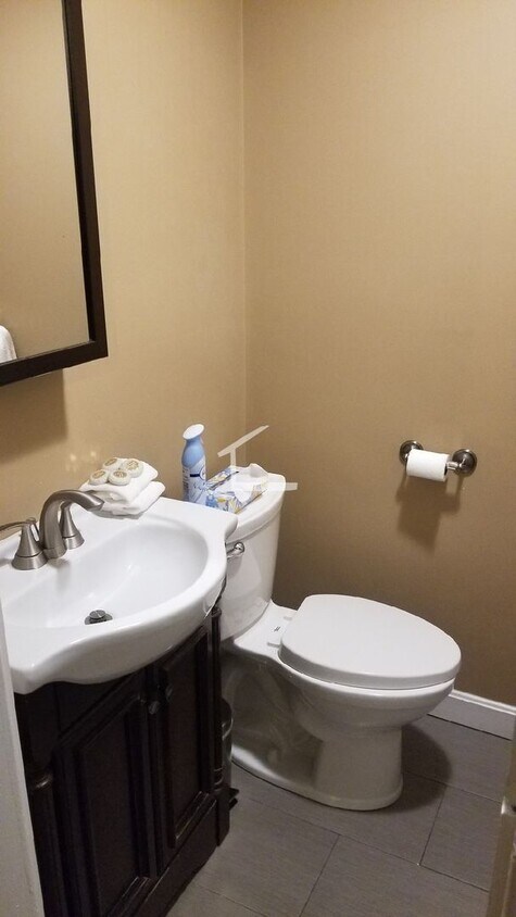 Building Photo - Renovated One Bed Just Steps From Boston U...