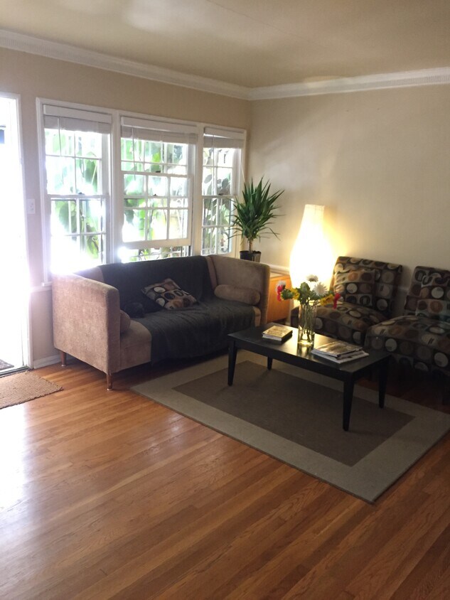 Foto principal - 5772 W Olympic Blvd