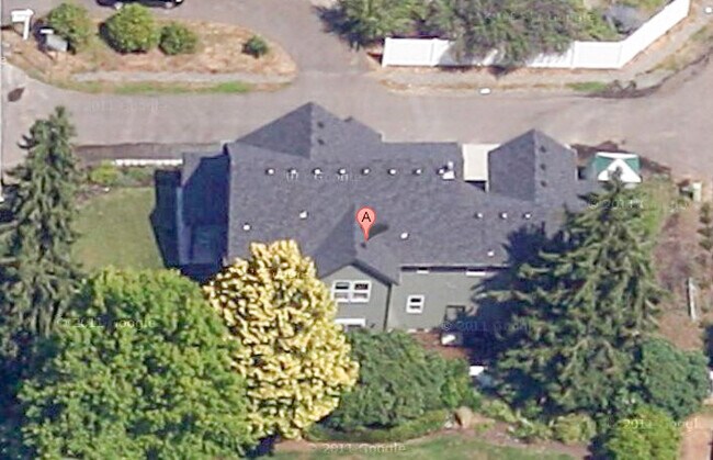 Building Photo - 5803 NE 73rd Cir