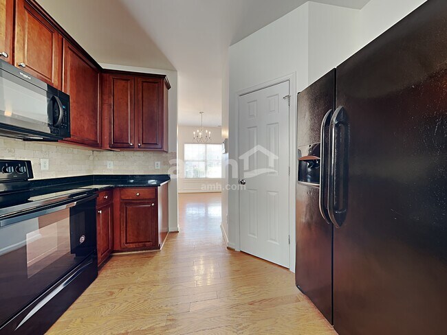 Building Photo - 10 Oakville Ct