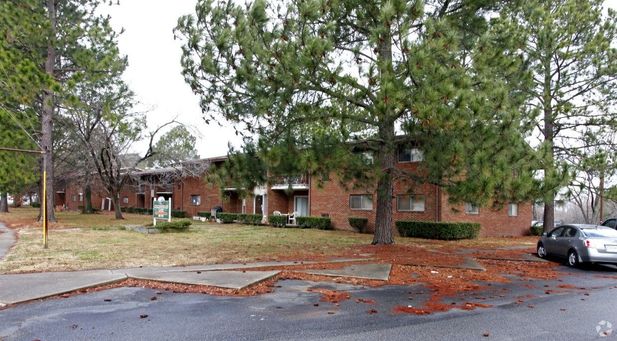 Collinswood Lake Apartments Apartments in Portsmouth, VA