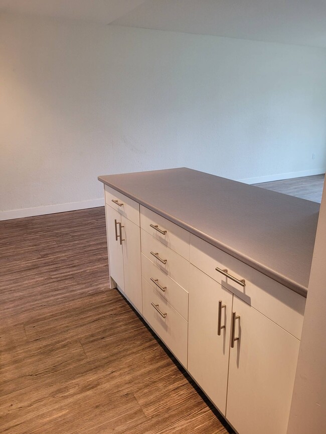 Building Photo - 2626 Cook St