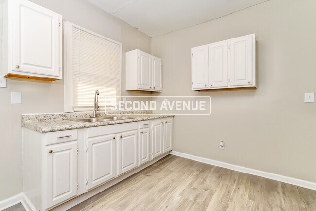 Building Photo - 812 Sutcliffe Ave
