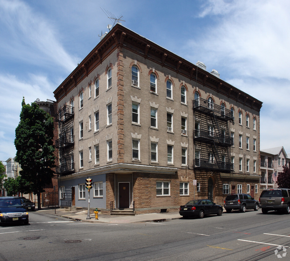 Building Photo - 267-269 Adams St