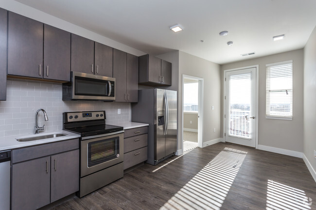 1BD, 1BA - 500 SF - 2525 Eliot Street Apartments